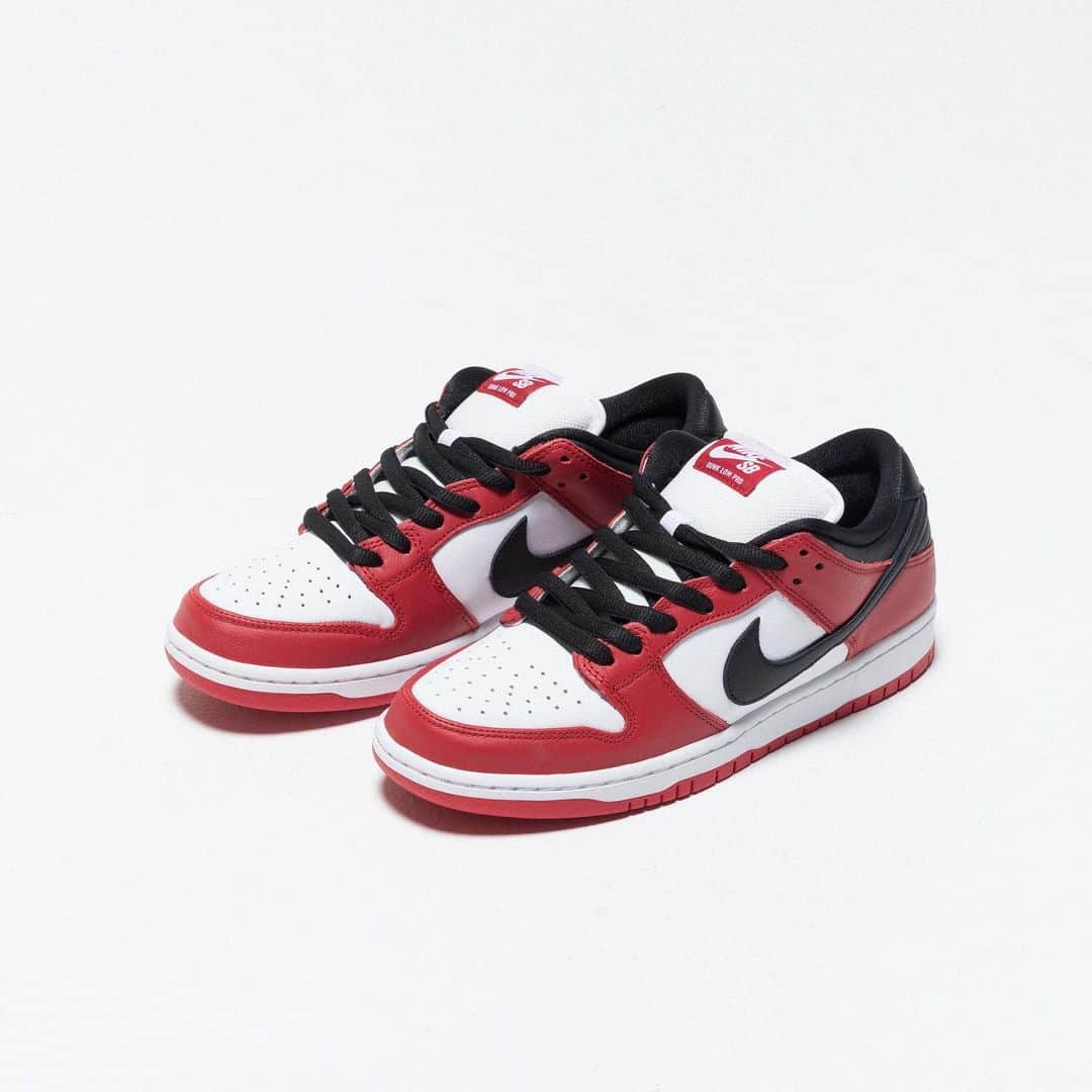 UNDFTDさんのインスタグラム写真 - (UNDFTDInstagram)「UPDATE: Drawing is now closed.   Nike SB Dunk Low ‘Chicago’  Undefeated.com will be raffling a chance to purchase the Nike SB Dunk Low  The raffle sign up will take place today 1/10 at 11:00AM PST digitally via the link in our bio  Drawings ends at the 11:15AM PST  Winners will be notified via email on Wednesday 1/13 9:00AM PST to complete their purchase.  ORDERS WILL NOT BE ACCEPTED IF NAME AND SHIPPING ADDRESS ENTERED DURING REGISTRATION IS CHANGED AND/OR DOES NOT MATCH, NO EXCEPTIONS. LIMIT OF 1 ENTRY PER PERSON, MULTIPLE ENTRIES WILL BE AUTOMATICALLY DISQUALIFIED  ONLINE RAFFLE FOR SHIPPING WITHIN US ONLY」1月11日 3時55分 - undefeatedinc