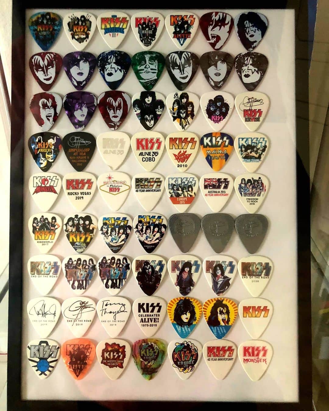 KISSさんのインスタグラム写真 - (KISSInstagram)「#CollectingKISS! Thanks to Marcus Fredriksson of #Sweden for sharing some of his #KISS guitar pick collection with us. #KISSARMYROCKS   Do you collect KISS picks, #KISSARMY?」1月11日 3時56分 - kissonline