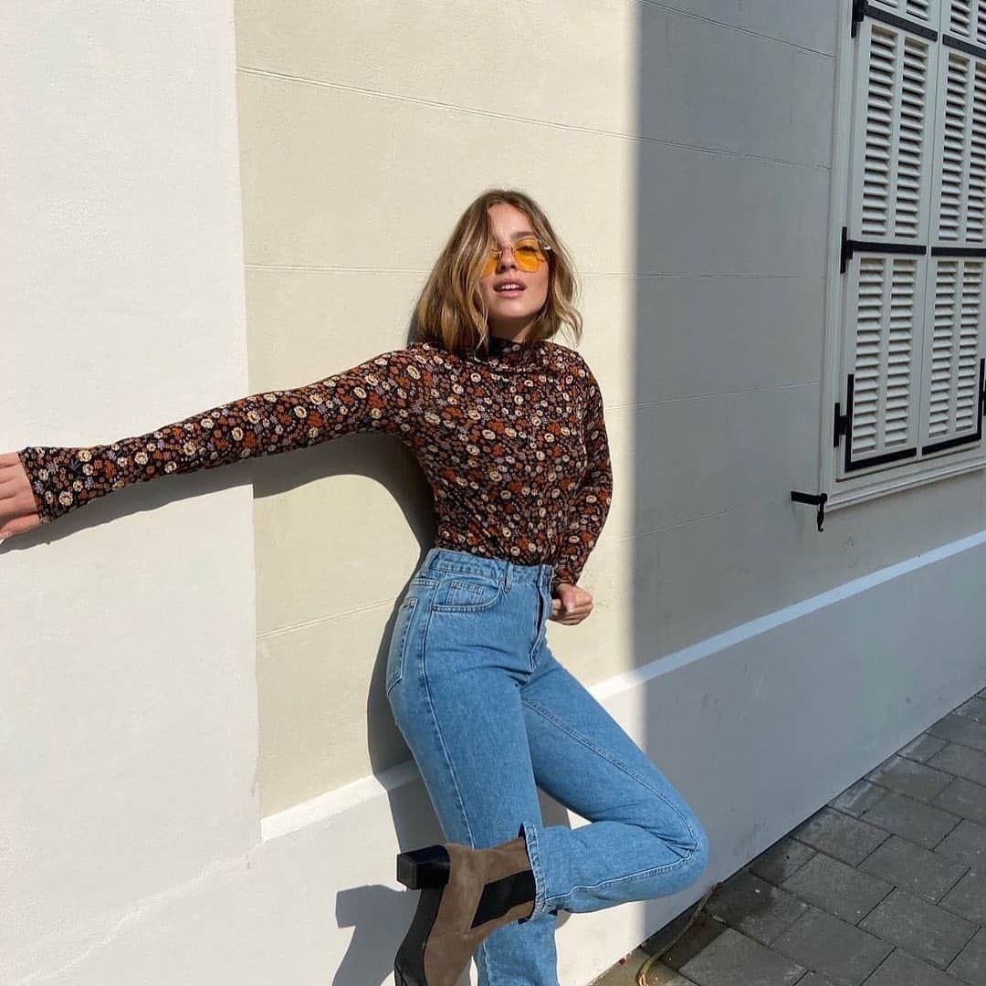 ジーエルシーオーのインスタグラム：「It's the weekend. Lean into it.」