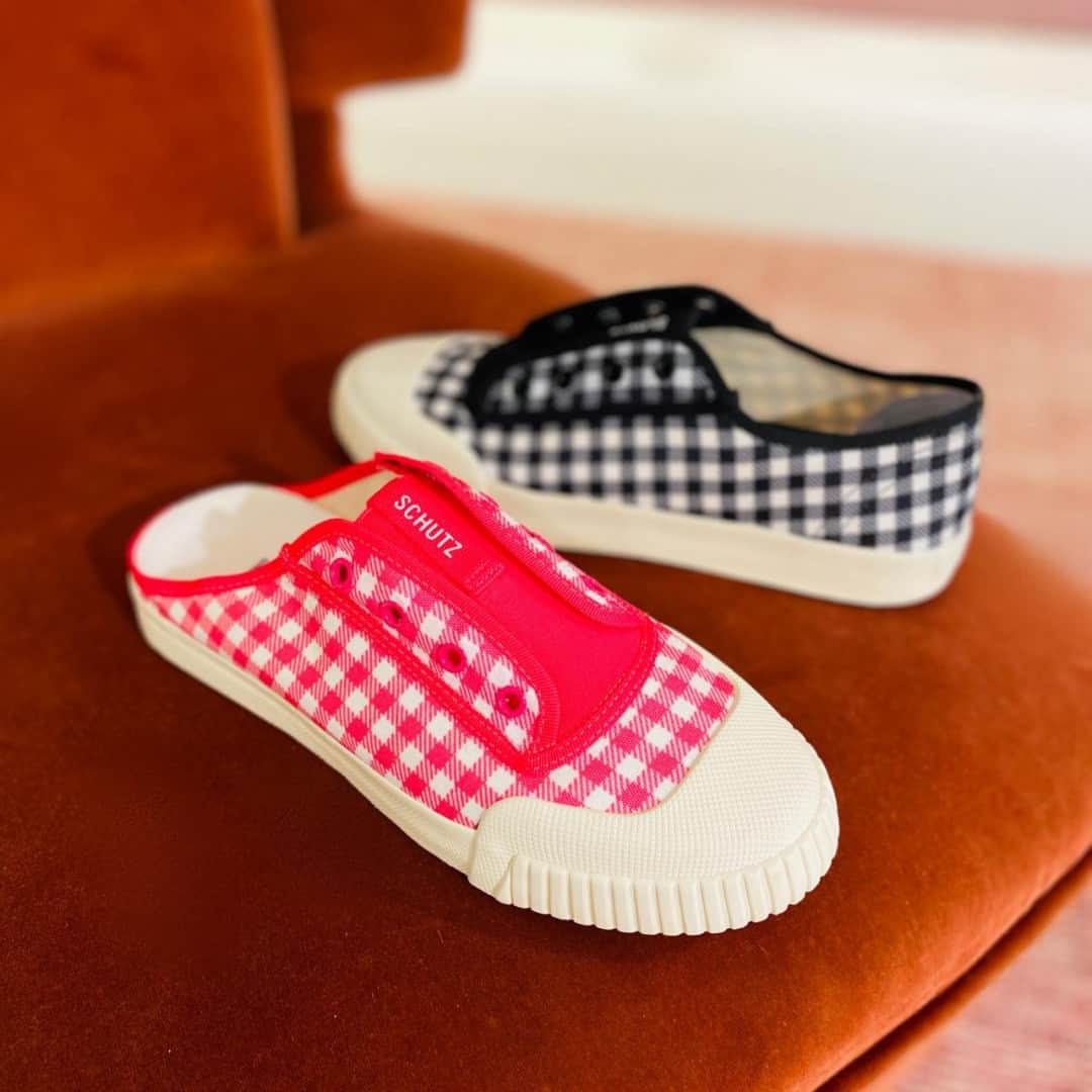 Schutzのインスタグラム：「COOL AND CASUAL ❤️ #schutzsmash」
