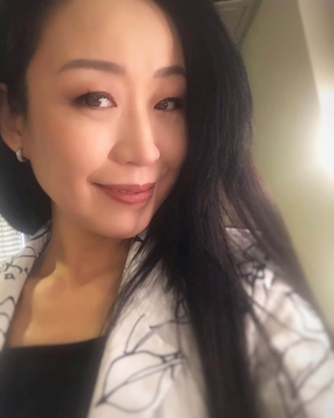 高野あゆ美のインスタグラム：「😊」