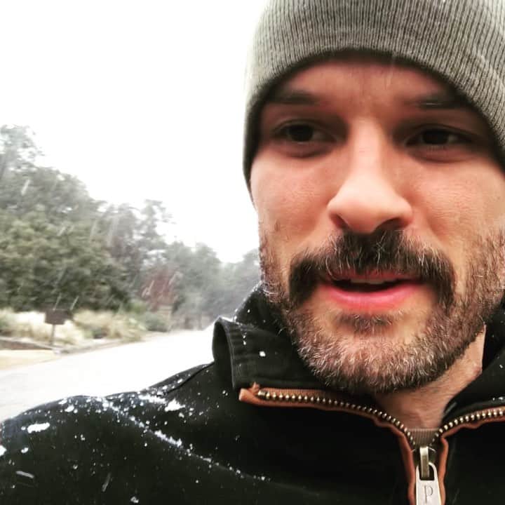 オースティン・ニコルズのインスタグラム：「Pretty pumped on this snow in ATX!」