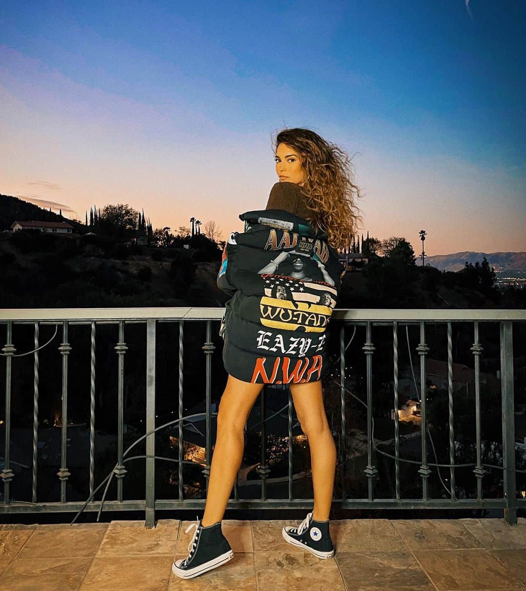 キラ・サントーロのインスタグラム：「Do you like my new jacket??」