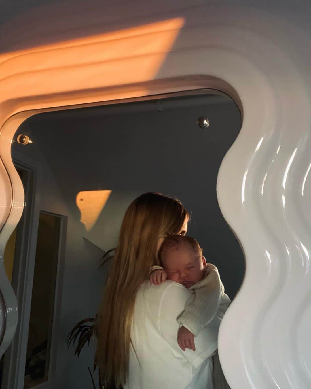 ペニーレ・タイスベックのインスタグラム：「I got u forever 💘 One month in my arms」