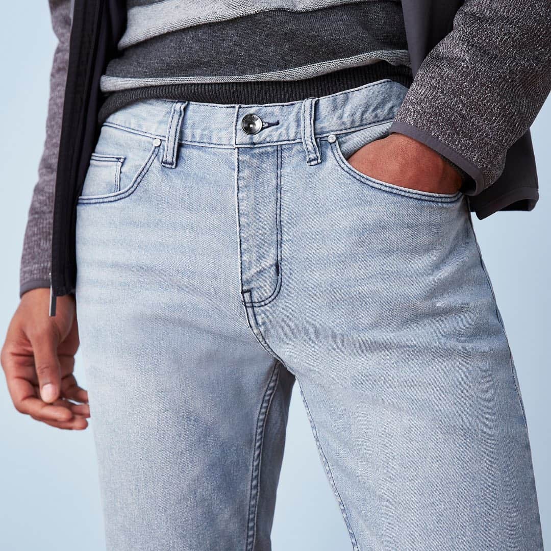 ペリーエリスのインスタグラム：「Get casual Sunday ready with new season denim. Made with a hint of stretch so you can move about your day without limitations. #LifeReadySince1976」