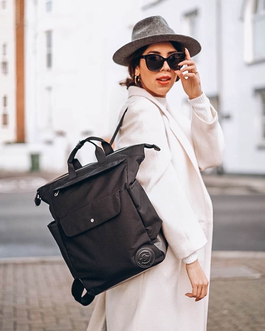 のインスタグラム：「We love how @streetsugar has styled our Waves backpack 😍 Made from plastic bottles, our sustainable capsule collection is also waterproof and 100% vegan with an internal padded laptop sleeve #FiorelliBags #Veganuary #SustainableFashion」