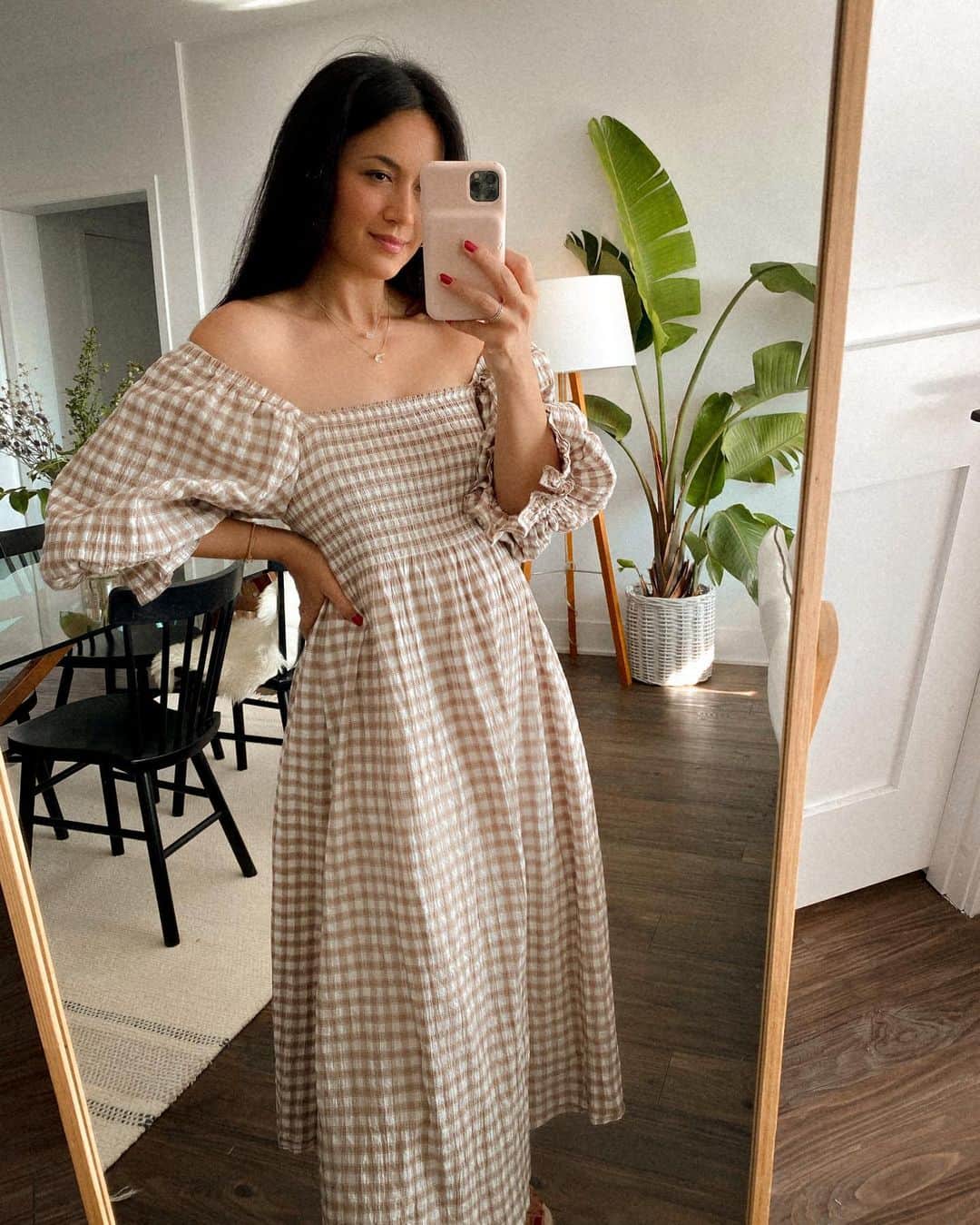 Bianca Cheah Chalmersさんのインスタグラム写真 - (Bianca Cheah ChalmersInstagram)「Which dress? Swipe across... I’ve been binge watching Bridgeton on Netflix and getting all the feels 🥰. It’s so addicting!  Wearing @seedheritage and @songofstyle from @revolve」1月11日 5時14分 - biancamaycheah