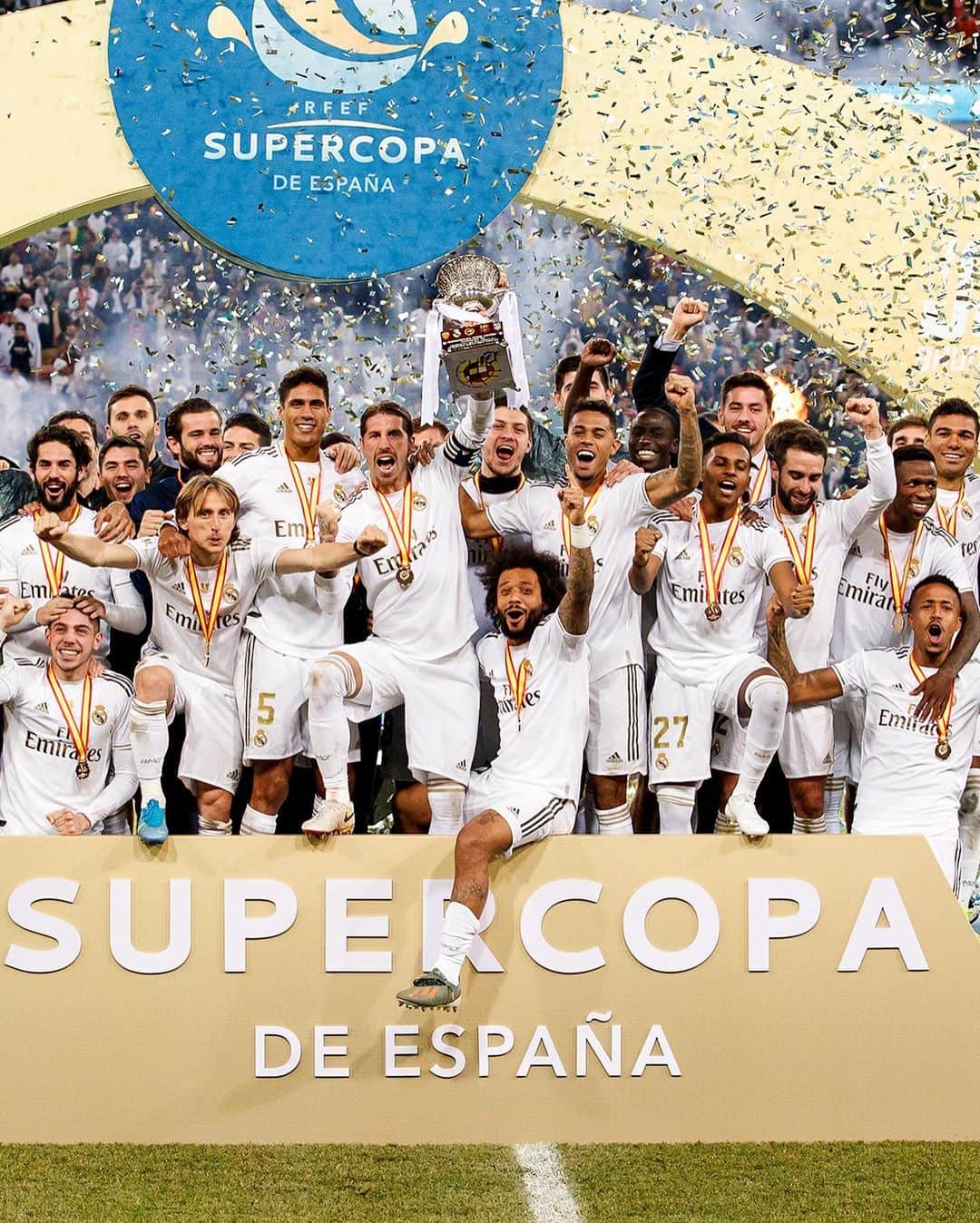 レアル・マドリードさんのインスタグラム写真 - (レアル・マドリードInstagram)「🏆 We’ll go all out to defend our Spanish Super Cup crown this week! ⚽ 🇪🇸 ¡A revalidar el título de Supercampeones de España! #HalaMadrid • #RMSuperCopa」1月11日 5時25分 - realmadrid