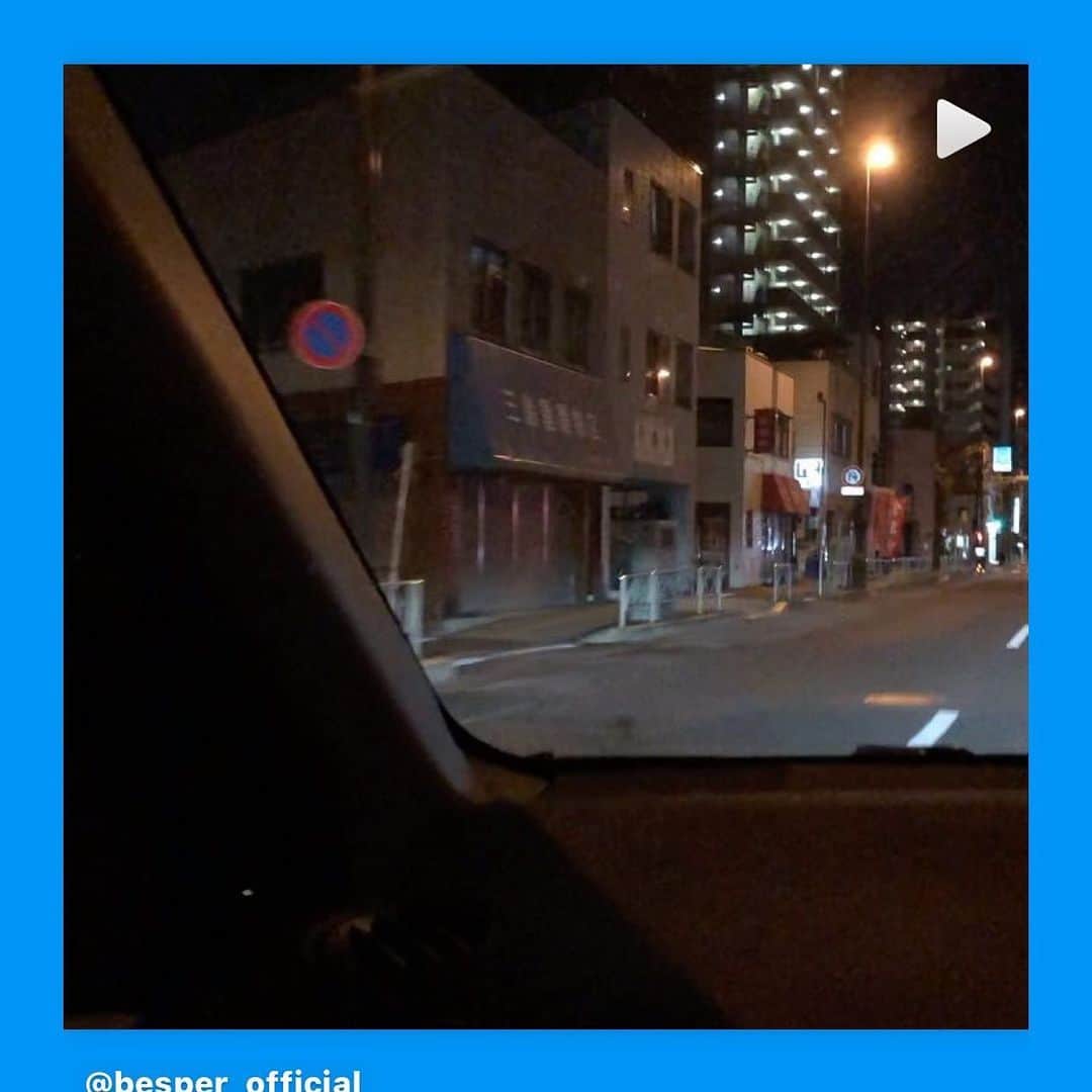 ケイ・グラントのインスタグラム：「BESPERのメンバーがクルマで低音を聴いていた💕✊😎✊」