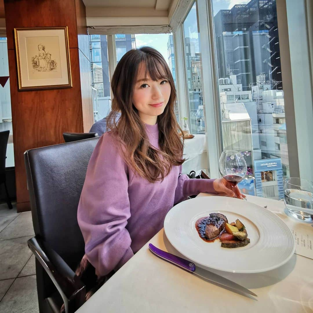 畠山優梨枝のインスタグラム：「銀座でランチ🙆✨年々表参道より銀座に行くことが増えました😄😄表参道ランチはだいたい行き尽くしたから??でも新規開拓しに行かないとですな💕銀座もまだまだ行きたいところあるので一緒に行って欲しい🐻✨この日はレストランオザミへ🍴お天気も良くて楽しいランチでした🌼🌼  #銀座#ランチ#レストランオザミ#銀座レストランオザミ#ginza#lunch#銀座ランチ#爽やかランチ#快晴#前髪の調子悪い#まあそんな日もあるさ#パープル#最近紫好き#ナイフもパープルにした#昼からワイン#時差スタグラム」