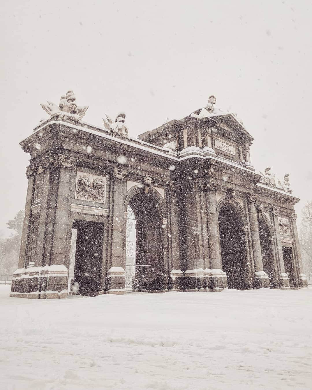 のインスタグラム：「Mother Nature's game • El juego de la Madre Naturaleza ❄️ #Madrid」