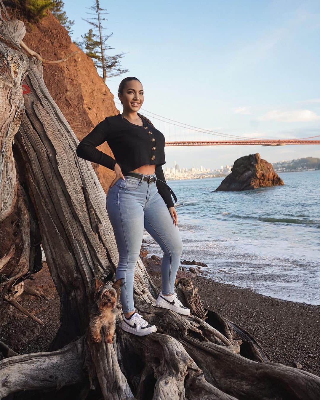 Aylen Aのインスタグラム：「@fashionnova ..Adventures with my babies 🐶🐶 Fifi was too busy rolling in the sand while me and Ragnar took pictures 😄 fashionnovapartner」