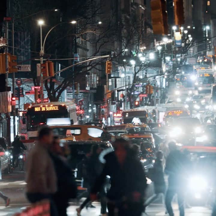 シンシア・ニクソンのインスタグラム：「You, me, New York...anything is possible.  @JustLikeThatMax  @HBOMax #AndJustLikeThat #SATCNextChapter」