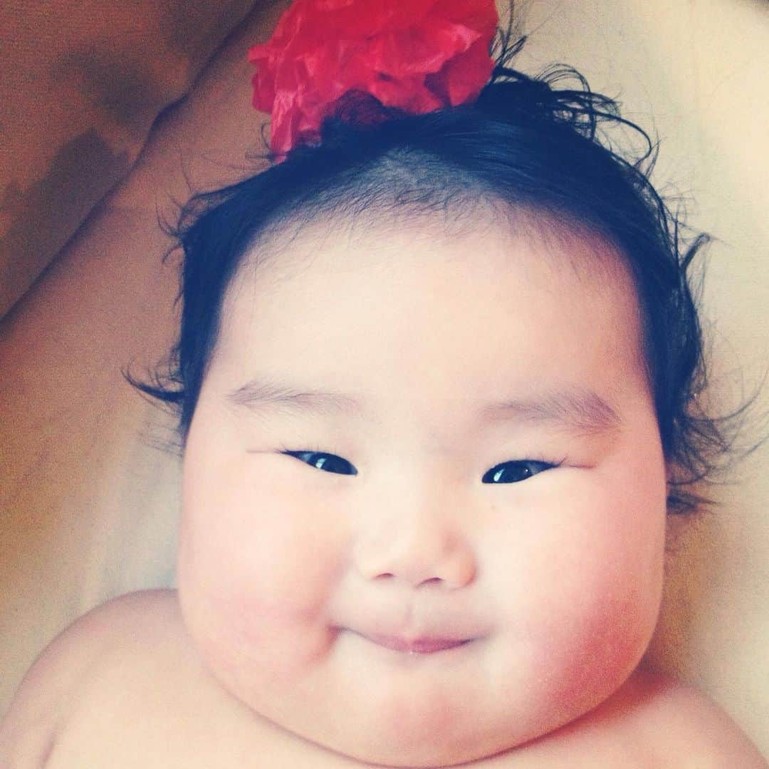 omatsuriccoのインスタグラム：「#今日のドルジ #今日のバザル 2021.1.11 ・ 新成人の皆様、おめでとうございます㊗️ コロナで描いていた日々を送れていないと思うけど、 その中でも楽しみを見つけて20代を謳歌してください😊 20代超楽しいよ！ そして1日も早くコロナが収束しますように…🕊 ・ 写真は子供の成長・・・と、私の成人式の時の振袖👘 綺麗な振袖だから見て欲しい🤣」
