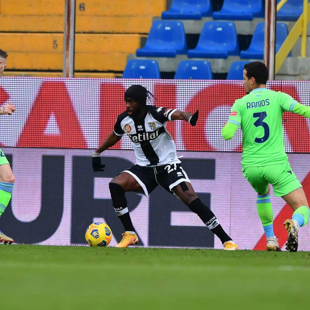 ジェルヴィーニョさんのインスタグラム写真 - (ジェルヴィーニョInstagram)「About Parma vs  Lazio   _____________________________________  @parmacalcio1913 💛💙 @andreacantini.photos 📸   _________________________________________ #parma  #lazio  #serieA  #italia  #picoftheday  #gameday  #football」1月11日 7時38分 - gervinhofficial