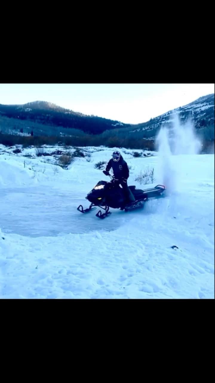 ケン・ブロックのインスタグラム：「Gymkhana on ice - with a snowmobile?? Maybe?  Simple and fun hand brake turn on a small ice pond. Love learning to do new stuff like this with my sled. #sledicekhana #SkiDooSummitTURBO @ski」