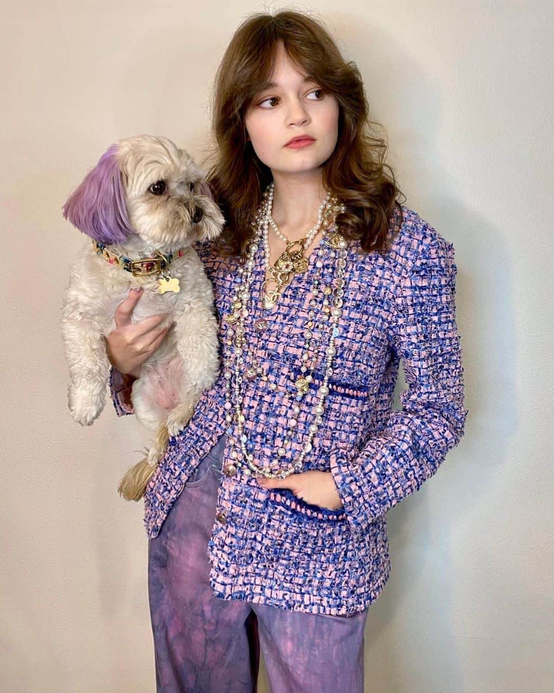 シアラ・ブラヴォのインスタグラム：「dogluvr1997 now entering the chat💜  @chanelofficial  @welovecoco  @samanthamcmillen_stylist」
