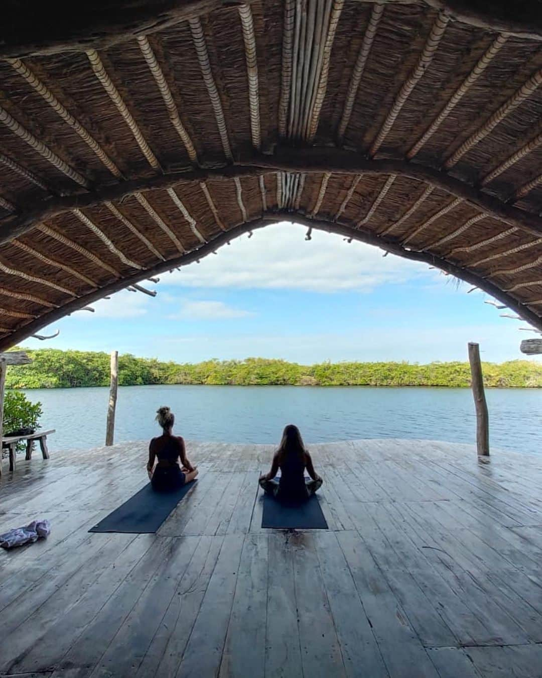 ダニカ・パトリックさんのインスタグラム写真 - (ダニカ・パトリックInstagram)「It felt so good to spend time with mother nature and honor her. We are not separate from anything. And everything is a mirror for our awareness leading to expansion. Something simple like, how you treat your home is how you treat your body. And vice versa. Do you respect it? Do you fill it with junk? Do you speak poorly to it? Do you think it’s beautiful? Do you carve out intentional time for it? Are you grateful? • Many thanks that this connection to the earth created this beautiful, powerful, and safe space. Details of alters, hammocks, wood, textures, cenotes, trees, a shala, cats, and a fire that hasn’t stopped burning for 4 years fill the property. 🙌🏼✨ • Amazing, even if it meant 10,000 mosquito bites. ❤️🦟」1月11日 8時13分 - danicapatrick