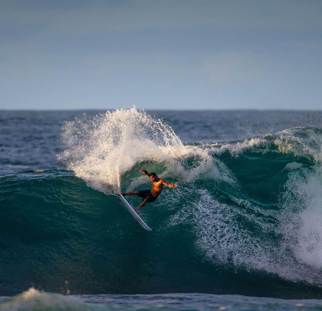 ミシェル・ボレーズのインスタグラム：「Ali’i beach 🏝  📷 @tallteef」