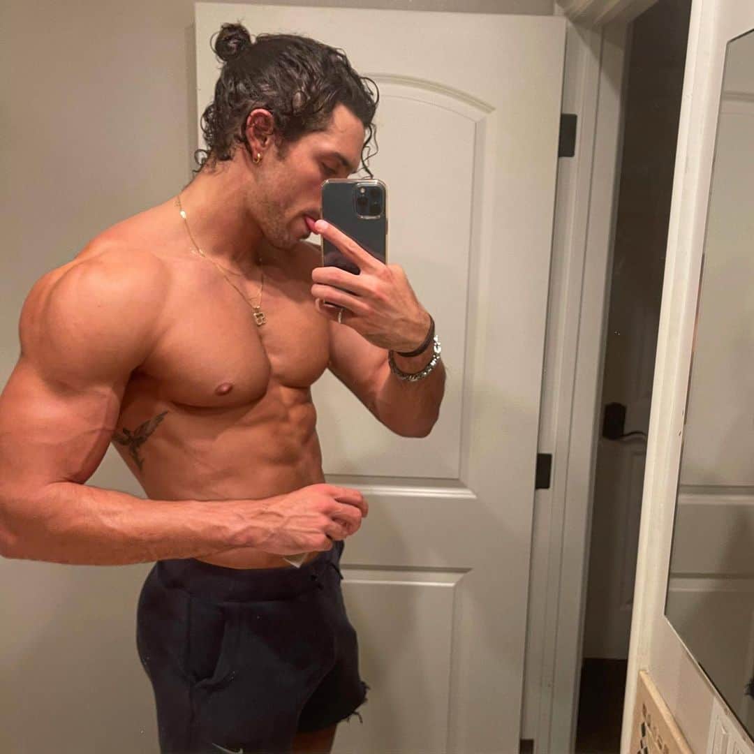 Steven Kellyのインスタグラム：「Sunday’s // REST + RECOVER」