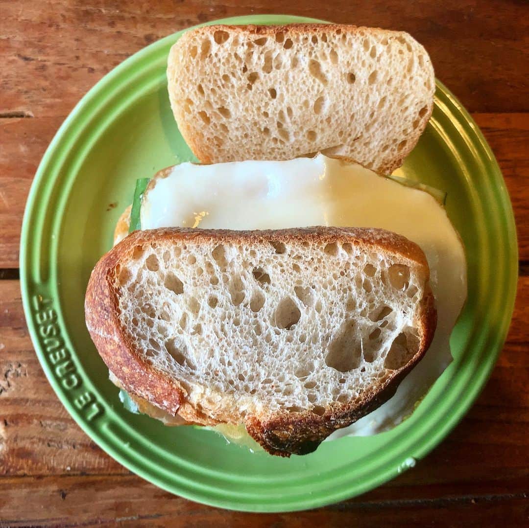 池内万作さんのインスタグラム写真 - (池内万作Instagram)「サンドイッチに朝ごはん。 朝からほっこり。 しかし寒いね〜。 皆さま気をつけてお過ごしください〜！ #イケウチ家の食卓 #みちょ食堂」1月11日 8時42分 - mandeshita