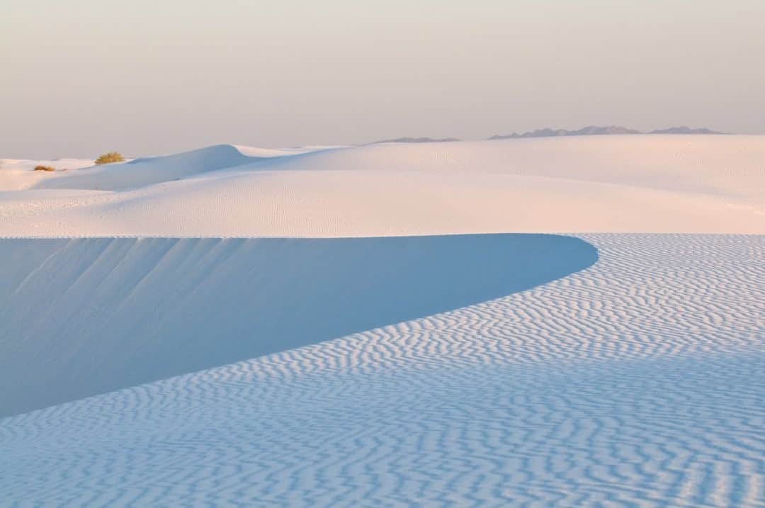 National Geographic Travelさんのインスタグラム写真 - (National Geographic TravelInstagram)「Photo by @michaelclarkphoto / The surreal landscape of White Sands National Park near Alamogordo, New Mexico. #whitesands #newmexico #alamogordo」1月11日 8時36分 - natgeotravel