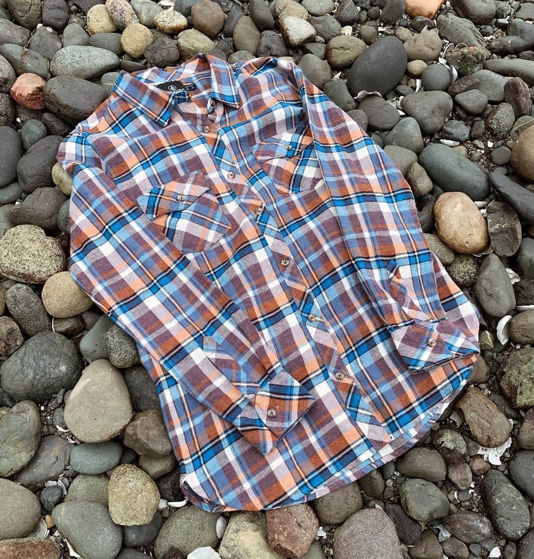 ボルコムのインスタグラム：「Our favorite flannel, the 'Getting Rad Plaid Long Sleeve Flannel' ☺️ #taptoshop」