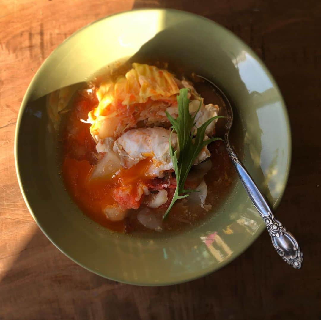 yu__gohanさんのインスタグラム写真 - (yu__gohanInstagram)「2021.1.11 ・ 昨夜の残ったスープは旨味もたっぷり そこへトマトを崩して煮て(ホールトマトでも) ポーチドエッグをon! これが大好き！ ・ #朝ごはん #暮らし」1月11日 9時16分 - _yuki_kikuchi