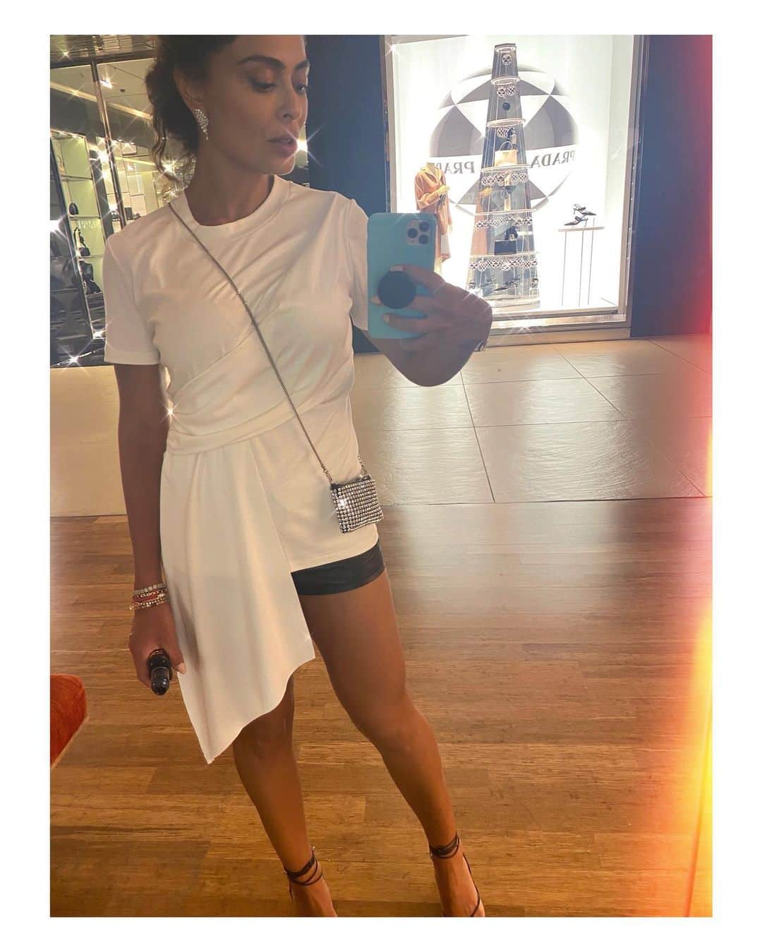 ジュリアナ・パエスのインスタグラム：「👋」