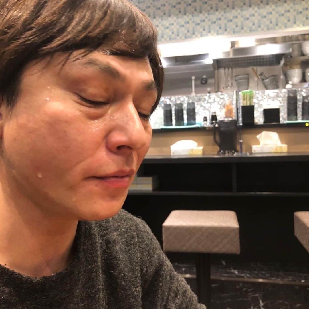 永島知洋さんのインスタグラム写真 - (永島知洋Instagram)「麻辣湯でデトックス！？ 汗出過ぎでしょ。 でもこれがたまらないのよ。 20時までは店内であとはテイクアウトもやってます。 渋谷 麻辣湯双子 最高です。 #永島知洋 #麻辣湯 #渋谷双子 #汗が止まらない #デトックス」1月11日 9時30分 - tomohiro.nagashima