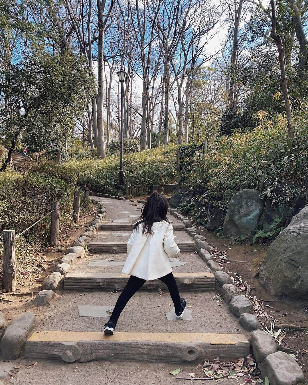 翁安芸さんのインスタグラム写真 - (翁安芸Instagram)「Morning walk🍃🍂  娘と朝散歩。  #goodmorning #morningwalk」1月11日 9時43分 - akinyc