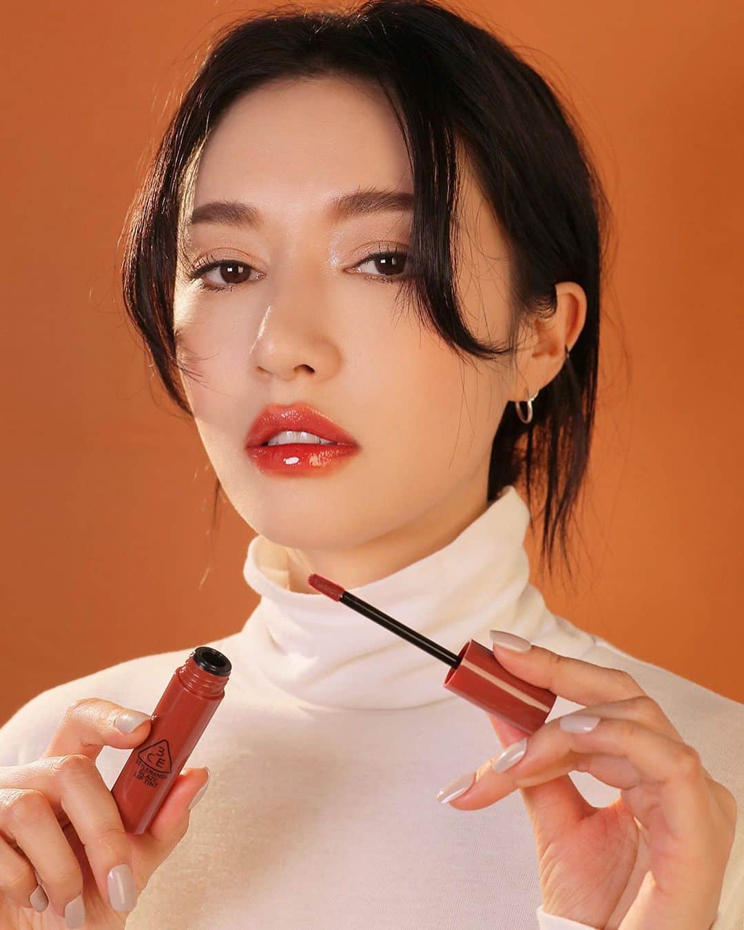3CE Official Instagramさんのインスタグラム写真 - (3CE Official InstagramInstagram)「3CE GLAZE LIP TINT 시간이 지날수록 차오르는 광택이 촉촉하고 탱글탱글 볼륨있는 광채 입술로 오랜시간 유지시켜주는 수분 가득 유리알 광채 코팅 틴트✨ - Fills in fine wrinkle on lips for the glassy-shine and color lips✨ #3CE #3CEGLAZELIPTINT」1月11日 9時40分 - 3ce_official