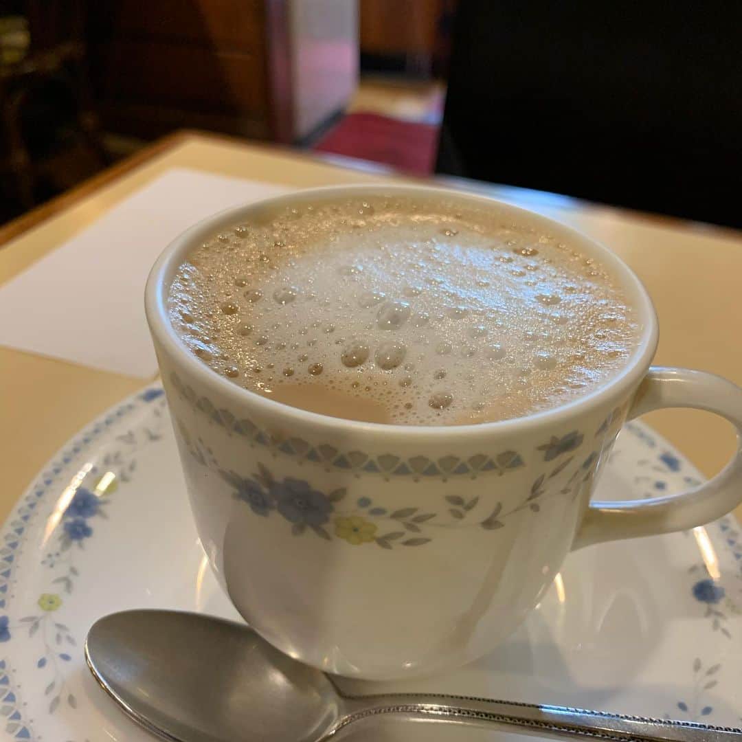 のインスタグラム：「，  おはようございます！  いよいよ本日17:00 ずっと想い続けた神奈川県民ホール大ホールのステージに立ちます  独立させてもらって3年、事務所すら入ってないドインディーズの僕たちが神奈川県民ホール大ホールのステージに立てるという事実は奇跡と言っても過言では無いと思ってます 応援して下さった皆んなで掴んだ奇跡です  僕が、私が、N.U.を県民大ホールに立たせてやったぜ！  と思ってもらえたら嬉しいです♪ 僕らに出来る恩返しは歌と演奏しかないと思ってるので、、、感謝の気持ちを持ってステージでは自由にワガママに音楽で遊んで来ようと思ってます♪  開催方法に関して沢山のご意見、想いがあると思います。僕らも最後の最後まで迷いました。が、、、今は本当に晴れ晴れとした気持ちです。今回の選択は一番N.U.らしくこれ以上ない最良の選択だったと思ってます。  胸を張ってステージに立たせて頂きます！  20年間のそれぞれのタイミングで出会ってくれた全ての方に感謝の気持ちを込めて  本当に本当に本当にありがとう  今日はホットカフェオレ飲んで、少しゆっくり脳内でリハーサルしてから会場に向かいたいと思います♪  今日は成人式 一部の地域では延期になったり、開催されても希望縮小されてたり、門出を迎える新成人の皆さんやそのご家族の皆さんの中には残念な気持ちの人もいると思いますが、、、おめでとうございます！！！  僕の成人式は25年前、あの時はまさか自分がミュージシャンになるなんて想像もしなかった。沢山の出会いの中で、気が付いたらこの道を歩き、人のご縁に恵まれ、今日N.U.としての成人式を迎えさせて頂きます。全ては捉え方次第。ピンチをチャンスに！逆境の時こそ自分が問われる。  人生って面白い(๑˃̵ᴗ˂̵)！  って思って次世代の方々が少しでも前向きで笑顔多き日本にしてもらえたら嬉しいな〜♪と、、、ちょっと偉そうですがww いち人生の先輩としてこれから成人式に向かう方へのエールになったら嬉しいです♪  ちょっと話が逸れたけど、、、今日はN.U.の成人式！  楽しんで来まーす！ ご視聴選んでくれた皆さま、本当にありがとう！ 一緒に楽しい一日にしましょう！！！  2021.1.11 N.U. 庭瀬幸一郎」