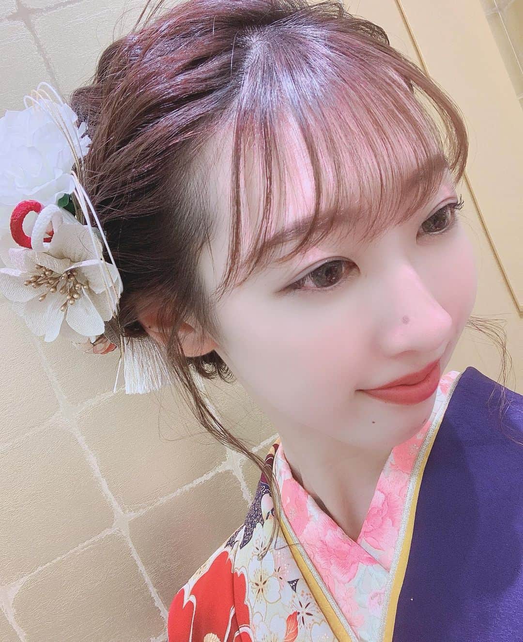七瀬音海さんのインスタグラム写真 - (七瀬音海Instagram)「新成人の皆さん、成人おめでとうございます㊗️ わたしも本当は成人ができているはずでしたが中止になってしまいました😥残念です🤦🏻‍♀️ この素敵な着物はおばあちゃんが買ってくれました！成人式では着れなくてもいつか着る機会があればいいなあと思います☺️ #新成人　#成人式」1月11日 10時32分 - oto__nanase