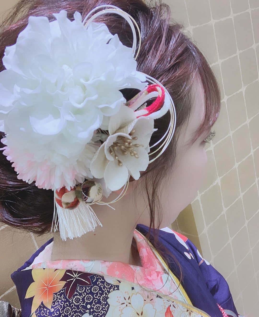 七瀬音海さんのインスタグラム写真 - (七瀬音海Instagram)「新成人の皆さん、成人おめでとうございます㊗️ わたしも本当は成人ができているはずでしたが中止になってしまいました😥残念です🤦🏻‍♀️ この素敵な着物はおばあちゃんが買ってくれました！成人式では着れなくてもいつか着る機会があればいいなあと思います☺️ #新成人　#成人式」1月11日 10時32分 - oto__nanase
