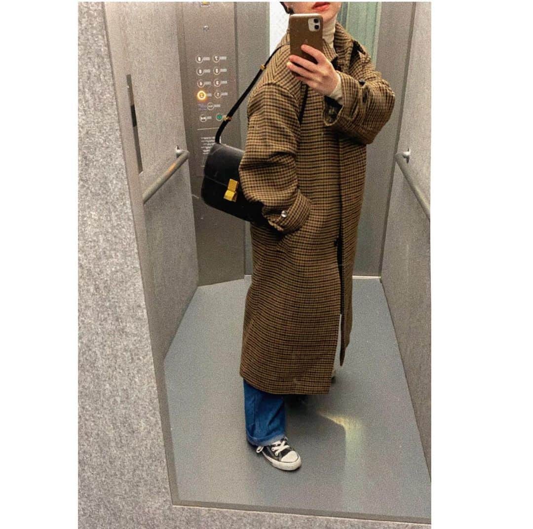 i_am_romikoのインスタグラム：「いつかの。 後期に入ってから着れる服がなくて困った😩 大好きなオーバーオールもぱつぱつでボタン閉まらんかった！笑 #ootd」