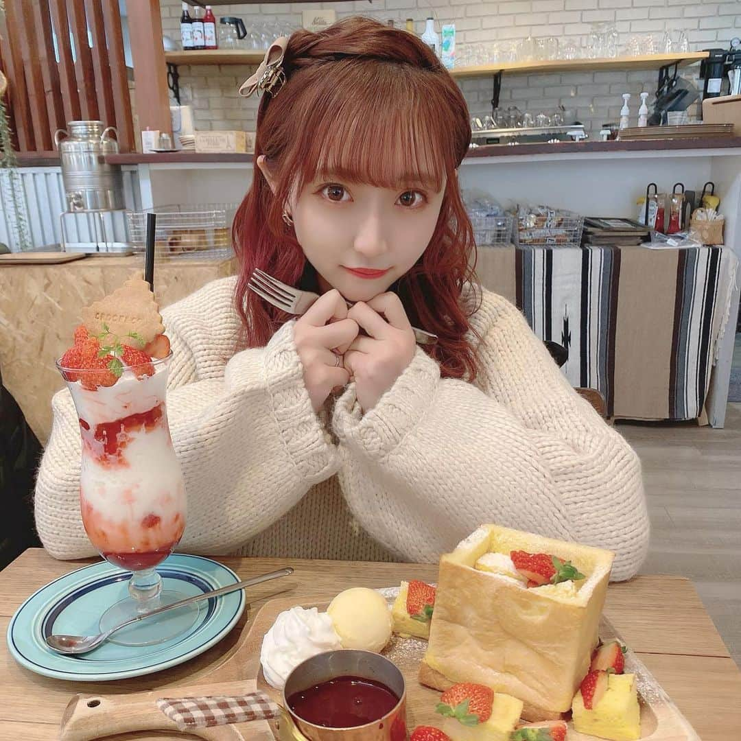 星野麻里愛さんのインスタグラム写真 - (星野麻里愛Instagram)「いちごスイーツが好き♡🍓  #クローチェ#クローチェモーニング #クローチェ一宮 #croce #いちごスイーツ #いちご」1月11日 11時01分 - maria.pink28