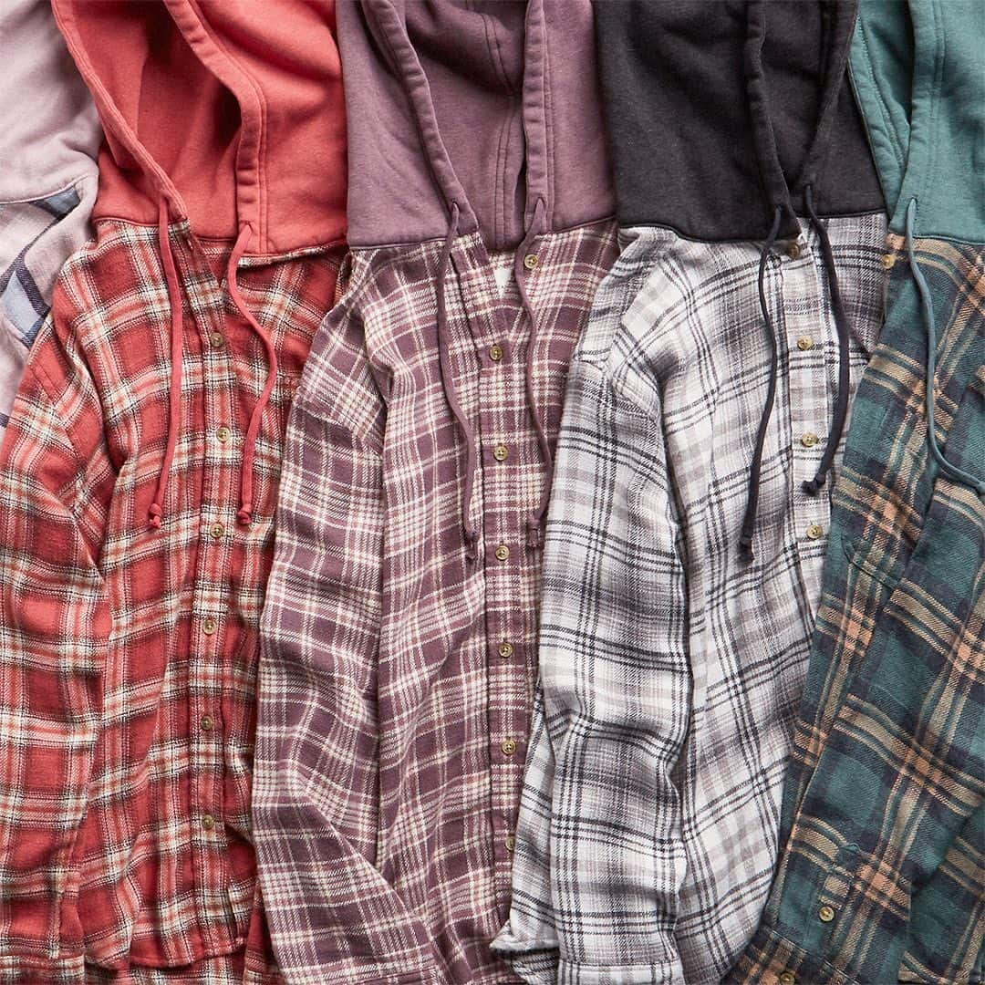 American Eagleのインスタグラム：「Permission to wear flannels year-round *granted*」