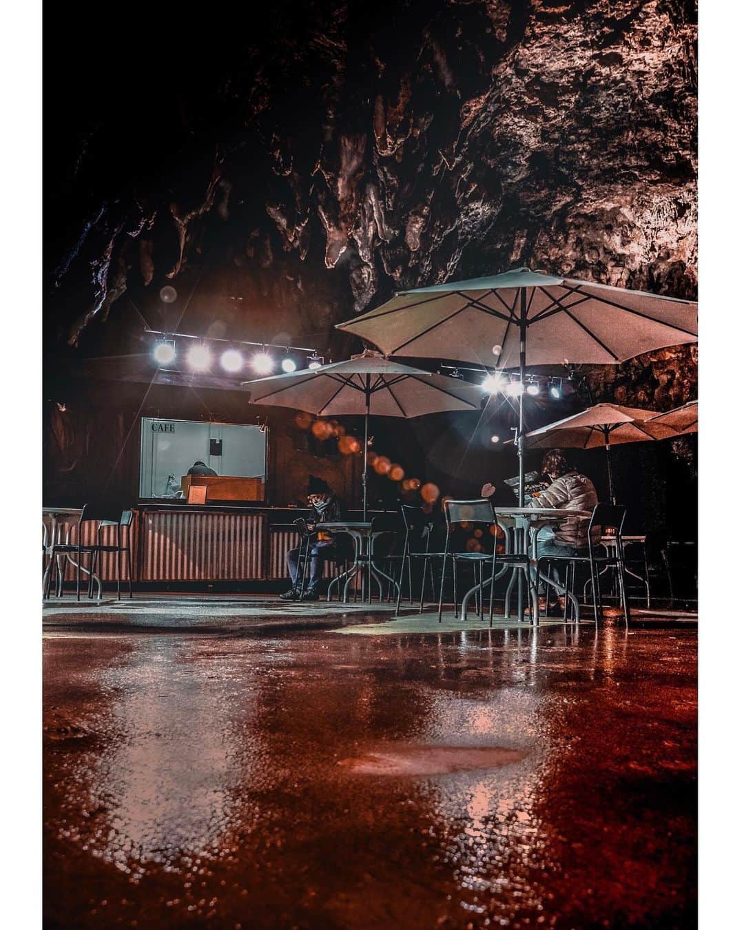 山中海輝のインスタグラム：「Have a coffee break in the cave☕️」