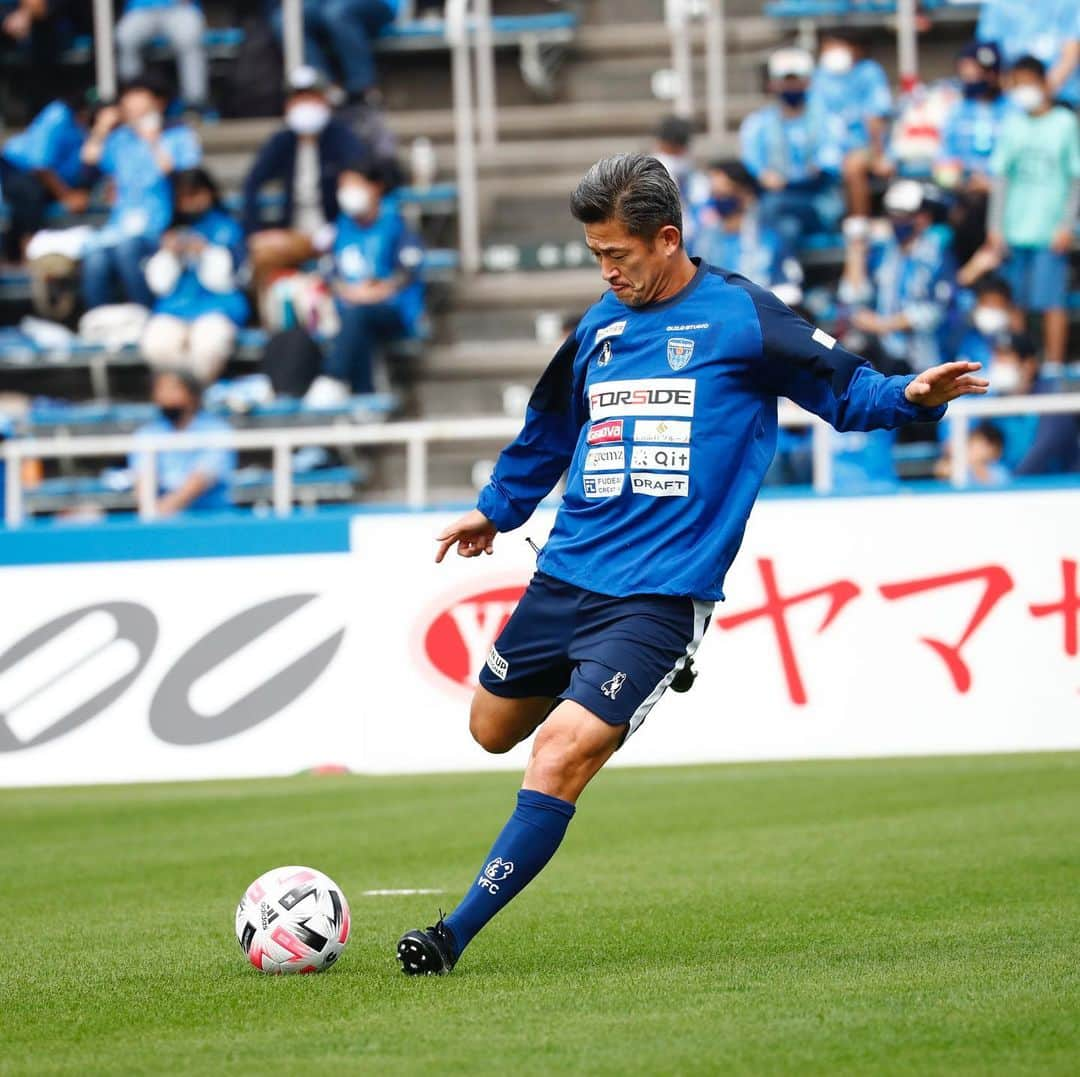 横浜FCさんのインスタグラム写真 - (横浜FCInstagram)「- 三浦知良選手2021シーズンの契約を更新！ - #yokohamafc #横浜FC #三浦知良 #miurakazuyoshi #kingkazu #RECORDTHEBLUE #JLEAGUE #Jリーグ」1月11日 11時16分 - yokohamafc_official