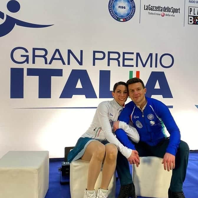 シャルレーヌ・ギニャールさんのインスタグラム写真 - (シャルレーヌ・ギニャールInstagram)「Gran Premio Italia di Torino !!!! 🇮🇹👍😘 Grazie mille a tutti per i messaggi 💌  #granpremioitalia #fisg4passion #fiammeazzurre #jacksonultima #figureskating #coni #icedance #teamitaly🇮🇹 #italiateam🇮🇹」1月11日 22時06分 - charleneguignard