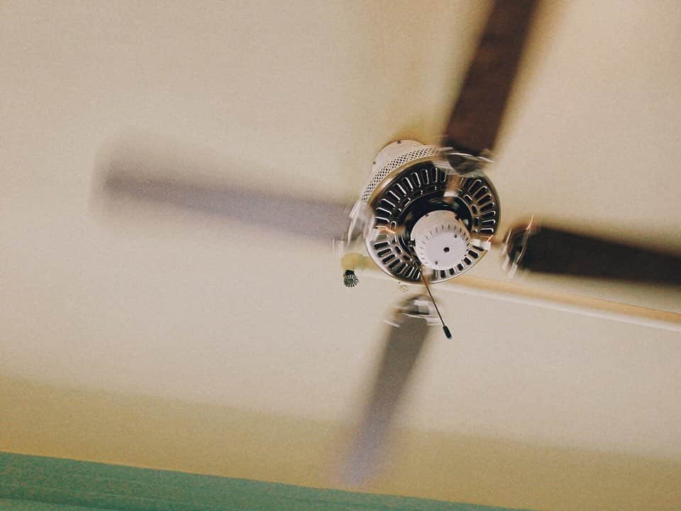 sunday_722のインスタグラム：「*﻿ *﻿ Ceiling fan ﻿ シーリングファン﻿ Glass block　﻿ ガラスブロック﻿ Spiral staircase　﻿ 螺旋階段﻿ *﻿ どこを撮影しても画になるボートハウス﻿ *﻿ The Boathouse③﻿ 19/09/2003﻿ ﻿ *﻿ #もう一度逢いたくて﻿ #theboathouse﻿ #香港映画ロケ地﻿ #星月童話﻿ #香港電影﻿ #Ceilingfan﻿ #張國榮﻿ #Historicalbuilding﻿ #香港中毒﻿ #Glassblock#capturehongkong﻿ #zolimahongkong﻿ #SPHKCollective﻿ #tv_spiralstaircases﻿ #tv_pointofview﻿ #awersomehongkong﻿ #samewheremagazine﻿ #unlimitedhongkong﻿ #hkig﻿ #reframinghk﻿ #gominimalmag﻿ #waytohk_sunday_722﻿ #transfer_visions﻿ #visionofpictures﻿ #worldmobilephotography﻿ #streetphotography﻿﻿ #ig_photooftheday﻿ #exklusive_shot﻿ #myfeatureshoot﻿ #streetdreamsmag﻿」