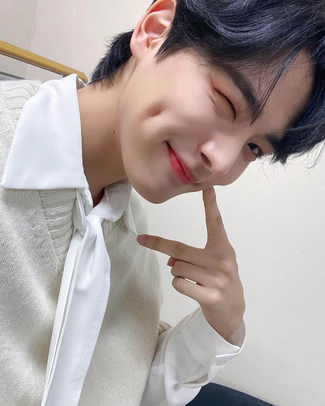 Victonさんのインスタグラム写真 - (VictonInstagram)「[V_V] #VICTON_Staff_VIEW  📸 #VICTON_COMEBACK_SHOW Behind🦋🪞✨  [대기실에서도 귀여움 한바가지 뽐내는 뿅아리🥺]  #VICTON #빅톤 #ByungChan #최병찬 #병찬 #VOICE_The_future_is_now #What_I_Said #빅톤_What_I_Said」1月11日 22時10分 - victon1109