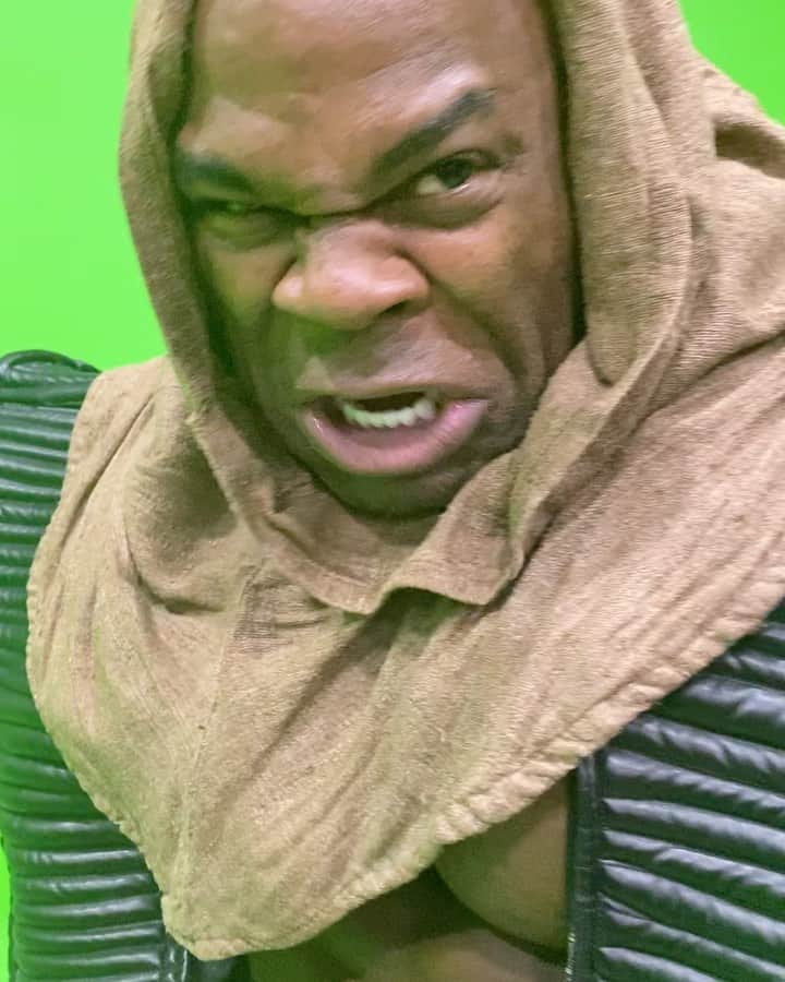 カイ・グリーンのインスタグラム：「How it be so far in 2021.  I’m ready for the aliens. 👽」