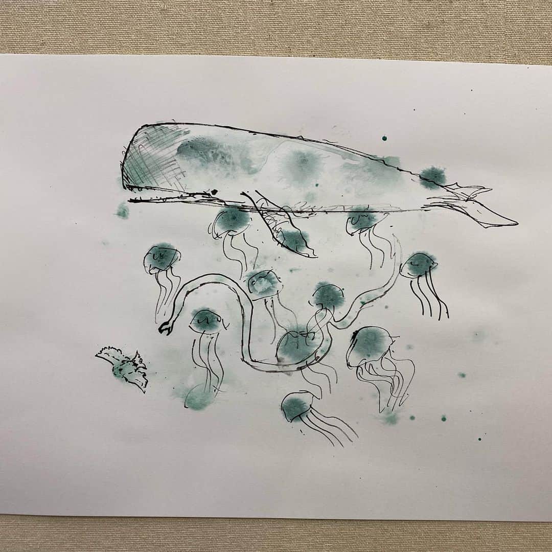 魔女菅原さんのインスタグラム写真 - (魔女菅原Instagram)「#真冬の画材屋ワークショップ 「美術のかたち」工藤祐奈先生、伊山桂先生、彩画堂様、ありがとうございました。  画用紙の上に広がる色彩のにじみからイメージを拡げて動物を描くワークショップ、自分のイメージを作るのも楽しかったし、一緒に参加しているみなさんの作品にも刺激を受けました。  #魔女菅原　#美術ワークショップ」1月11日 20時43分 - hatsuyosugawara