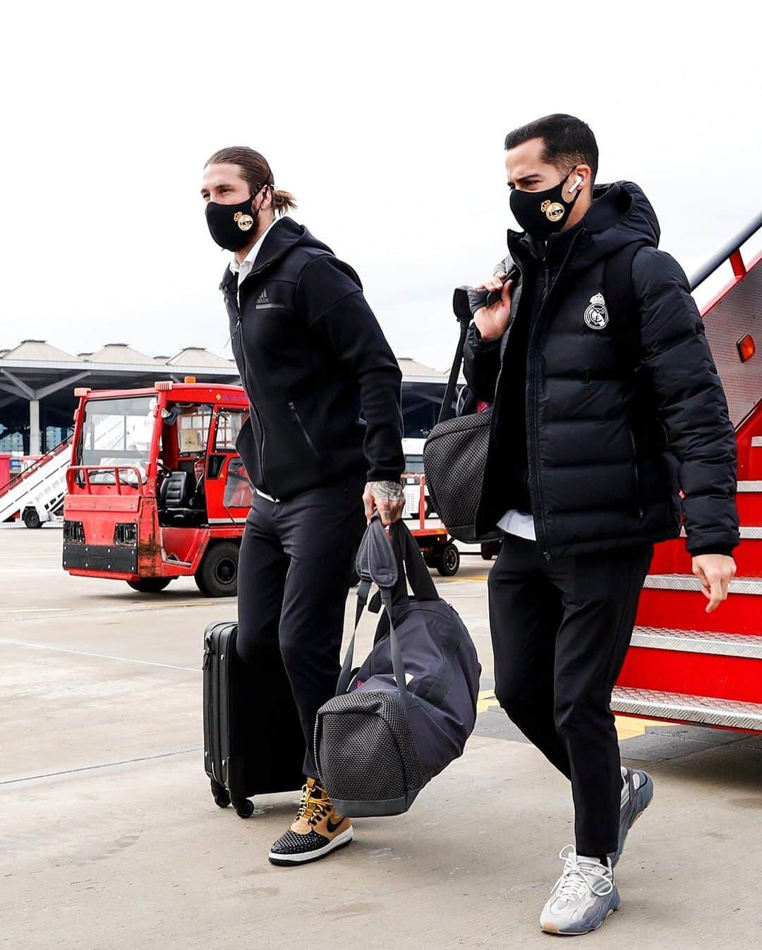 レアル・マドリードさんのインスタグラム写真 - (レアル・マドリードInstagram)「🛬 Touchdown in Málaga! 👋 ¡Hola Málaga! 🔜 Supercopa de España #RMSuperCopa • #HalaMadrid」1月11日 20時44分 - realmadrid