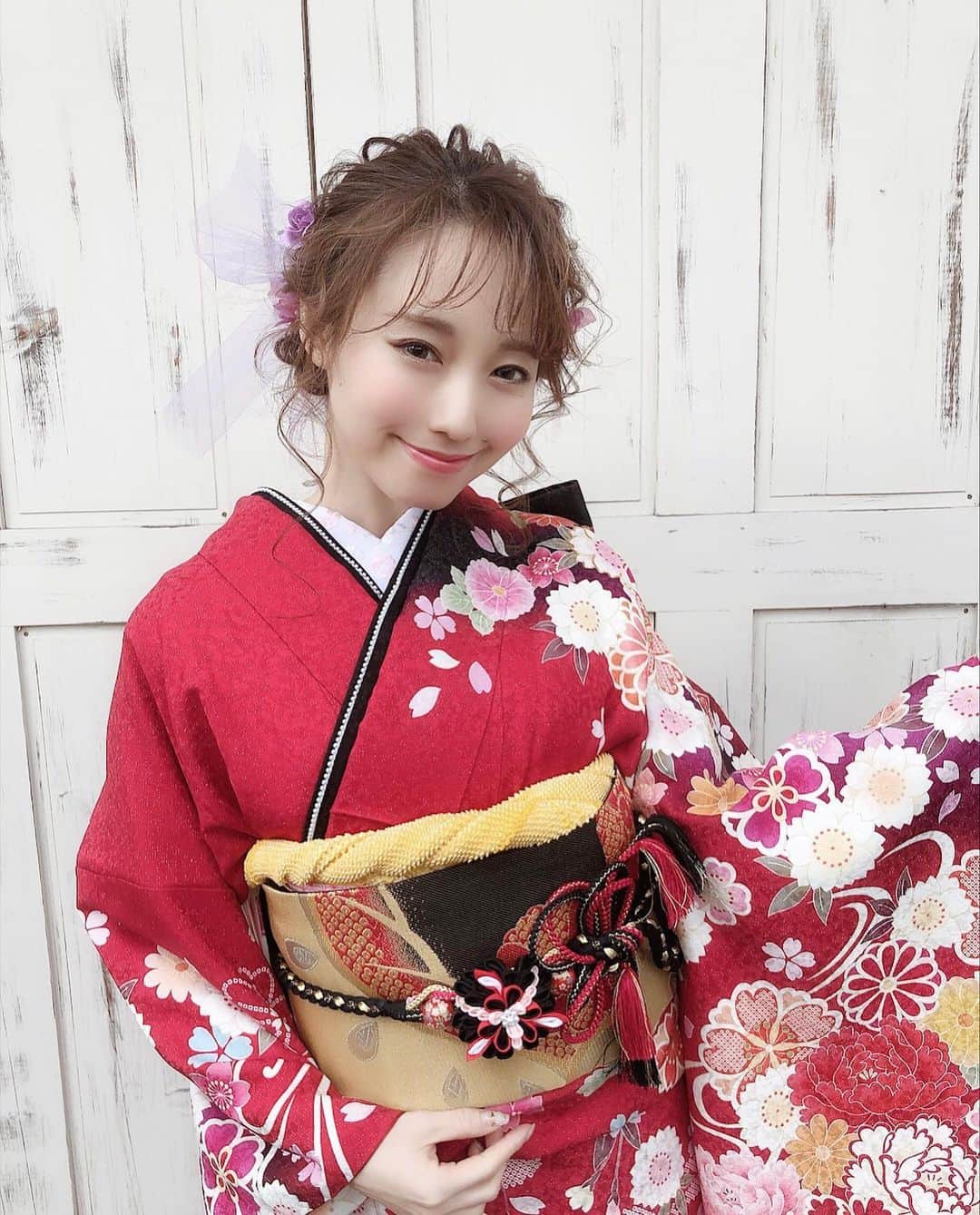 白岩まちこのインスタグラム：「≫≫👘... 𝘚𝘦𝘪𝘫𝘪𝘯𝘴𝘩𝘪𝘬𝘪 ㅤㅤㅤㅤㅤㅤㅤㅤㅤㅤㅤㅤㅤ  ㅤㅤㅤㅤㅤㅤㅤㅤㅤㅤㅤㅤㅤ 新成人の皆さん、成人あめでとうございます🥰💕 ㅤㅤㅤㅤㅤㅤㅤㅤㅤㅤㅤㅤㅤ  ㅤㅤㅤㅤㅤㅤㅤㅤㅤㅤㅤㅤㅤ コロナで成人式が中止になったり 延期しているところもあるかと思うけど、 それでも皆んなが想い出に残る１日になってるといいなぁ😌🌿 ㅤㅤㅤㅤㅤㅤㅤㅤㅤㅤㅤ ㅤㅤㅤㅤㅤㅤㅤㅤㅤㅤㅤㅤㅤ  写真は、去年撮影した 今年の成人式の広告撮影の オフショット📸✨  ㅤㅤㅤㅤㅤㅤㅤㅤㅤㅤㅤㅤㅤ ㅤㅤㅤㅤㅤㅤㅤㅤㅤㅤㅤㅤㅤ  すっごく可愛いヘアアレンジしてもらったから、 参考にしてもらえるよう、色んな角度からの写真載せとく🤭💓 ㅤㅤㅤㅤㅤㅤㅤㅤㅤㅤㅤㅤㅤ ㅤㅤㅤㅤㅤㅤㅤㅤㅤㅤㅤㅤㅤ ㅤㅤㅤㅤㅤㅤㅤㅤㅤㅤㅤㅤㅤ  成人式以外でも、和装を着るプレ花嫁さんにも参考になるかも🥰✨ ㅤㅤ ㅤㅤㅤㅤㅤㅤㅤㅤㅤㅤㅤㅤㅤ ㅤㅤㅤㅤㅤㅤㅤㅤㅤㅤㅤㅤㅤ ㅤㅤㅤㅤ さぁ久々に聴いてみよう‼️ ㅤㅤㅤㅤㅤㅤㅤㅤㅤㅤㅤㅤㅤ ㅤㅤㅤㅤㅤㅤㅤㅤㅤㅤㅤㅤㅤ ㅤㅤㅤㅤㅤㅤㅤㅤㅤㅤㅤㅤㅤ みんなは何枚目が好き🙈❤️⁉️ ㅤㅤㅤㅤㅤㅤㅤㅤㅤㅤㅤㅤㅤ ㅤㅤㅤㅤㅤㅤㅤㅤㅤㅤㅤㅤㅤ ㅤㅤㅤㅤㅤㅤㅤㅤㅤㅤㅤㅤㅤㅤㅤㅤㅤㅤㅤㅤㅤㅤㅤㅤㅤㅤ  ㅤㅤㅤㅤㅤㅤㅤㅤㅤㅤㅤㅤㅤ ㅤㅤㅤㅤㅤㅤㅤㅤㅤㅤㅤㅤㅤ ってか、フォロワーさんの中で成人の方いるのかなぁ🤔💭！？ㅤㅤㅤㅤㅤㅤㅤㅤㅤㅤㅤ  ㅤㅤㅤㅤㅤㅤㅤㅤㅤㅤㅤㅤㅤ ㅤㅤㅤㅤㅤㅤㅤㅤㅤㅤㅤㅤㅤ ㅤㅤㅤㅤㅤㅤㅤㅤㅤㅤㅤㅤㅤ  ２０２０年生まれって、、、なんかもうスゴい🤯😳🤯😳‼️  ㅤㅤㅤㅤㅤㅤㅤㅤㅤㅤㅤㅤㅤ ㅤㅤㅤㅤㅤㅤㅤㅤㅤㅤㅤㅤㅤ ㅤㅤㅤㅤㅤㅤㅤㅤㅤㅤㅤㅤㅤ ㅤㅤㅤㅤㅤㅤㅤㅤㅤㅤㅤㅤㅤ  ㅤㅤㅤㅤㅤㅤㅤㅤㅤㅤㅤㅤㅤ #成人式#成人#成人式ヘア#成人式前撮り #成人式ヘアセット#成人式髪型#成人式振袖 #成人式髪飾り#成人式メイク#成人式ヘアアレンジ#成人式2021#着物#振袖#着物ヘア#着物女子#着物ヘアアレンジ#着物コーデ#振袖ヘア#振袖ヘアアレンジ #成人式セット#成人式アレンジ#成人式着付け #成人式ヘアメイク」