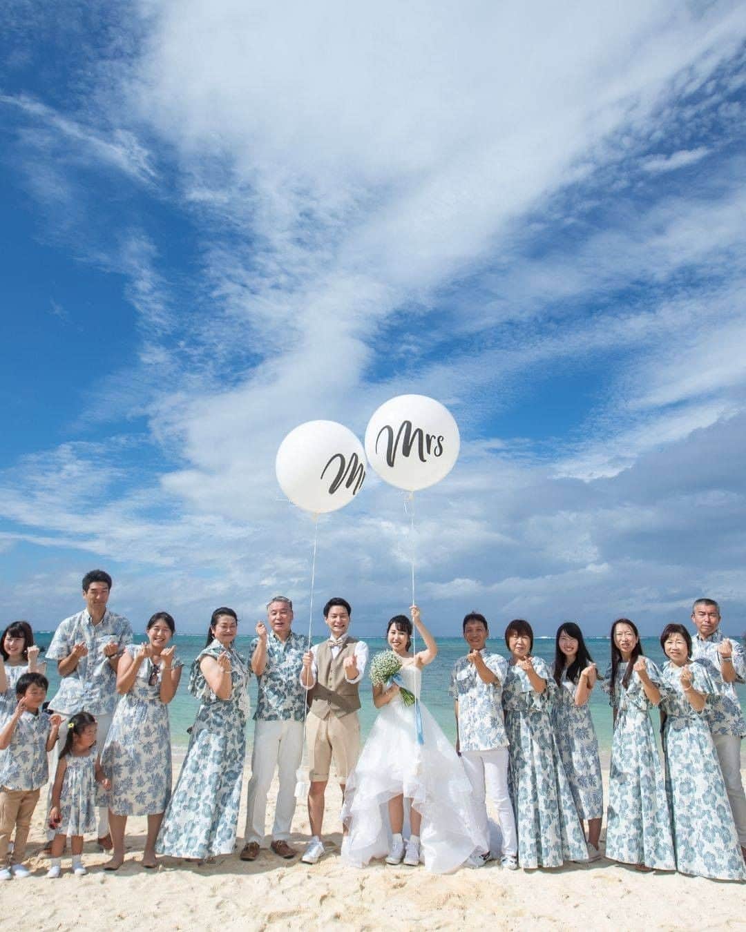 ワタベウェディングさんのインスタグラム写真 - (ワタベウェディングInstagram)「ワタベウェディング　[沖縄本島・2020年11月挙式]　👰お客様レポート-vol.21-👰 ----------------------------------------------- 「結婚式と旅行を通して大切な家族に感謝の気持ちを伝えられると思い、リゾートウェディングを選びました！」 . 会場：#アクアグレイス・チャペル H&R様ご夫妻 . . チャペルを選んだ理由は？ 「挙式後に美しい白砂ビーチで写真撮影が出来るのと独立型でプライベート感も強いところが気に入りました。また チャペルやロケーションだけでなく、パーティの食事が美味しいところもポイントでした！」 . ご両親やゲストの感想は？ 「沖縄が始めてのゲストが多く不安そうでしたが、いつもとは違う空や開放的な空間が織りなすリゾート満載な雰囲気が広がっておりとても喜んでいました。」 . ---------------------------------------------- H&R様ご夫妻のレポートは ホームページでもご紹介しています。 ハイライトの「体験レポート」をご覧ください！ @watabewedding .  また沖縄での挙式情報を更新している、 @watabewedding_okinawaもチェック🌌 . . . . ＼沖縄ウェディングはいまがチャンス／ ワタベウェディングでは、オンラインでのご相談も承っております。 詳しくはホームページをご覧ください。 . . ワタベウェディングでは、挙式日より31日前までの日程変更も可能です。 他にもスタジオでの前撮りフォトもプレゼント中！ . . #ワタベウェディング #watabewedding #リゾートウエディング #resortwedding #ウエディング #wedding #ウエディングフォト #weddingphoto #リゾ婚 #プレ花嫁　#沖縄 #結婚式準備 #結婚式 #挙式 #weddingattendees #weddingguest #weddingmoments #リゾート挙式 #沖縄挙式 #okinawawedding #dreamweddingshots #お客様レポート #卒花嫁 #ハネムーン　#ドッグ婚　#dog #gotoリゾ婚プロジェクト #2020秋婚 #2021夏婚プレ花嫁」1月11日 21時00分 - watabewedding