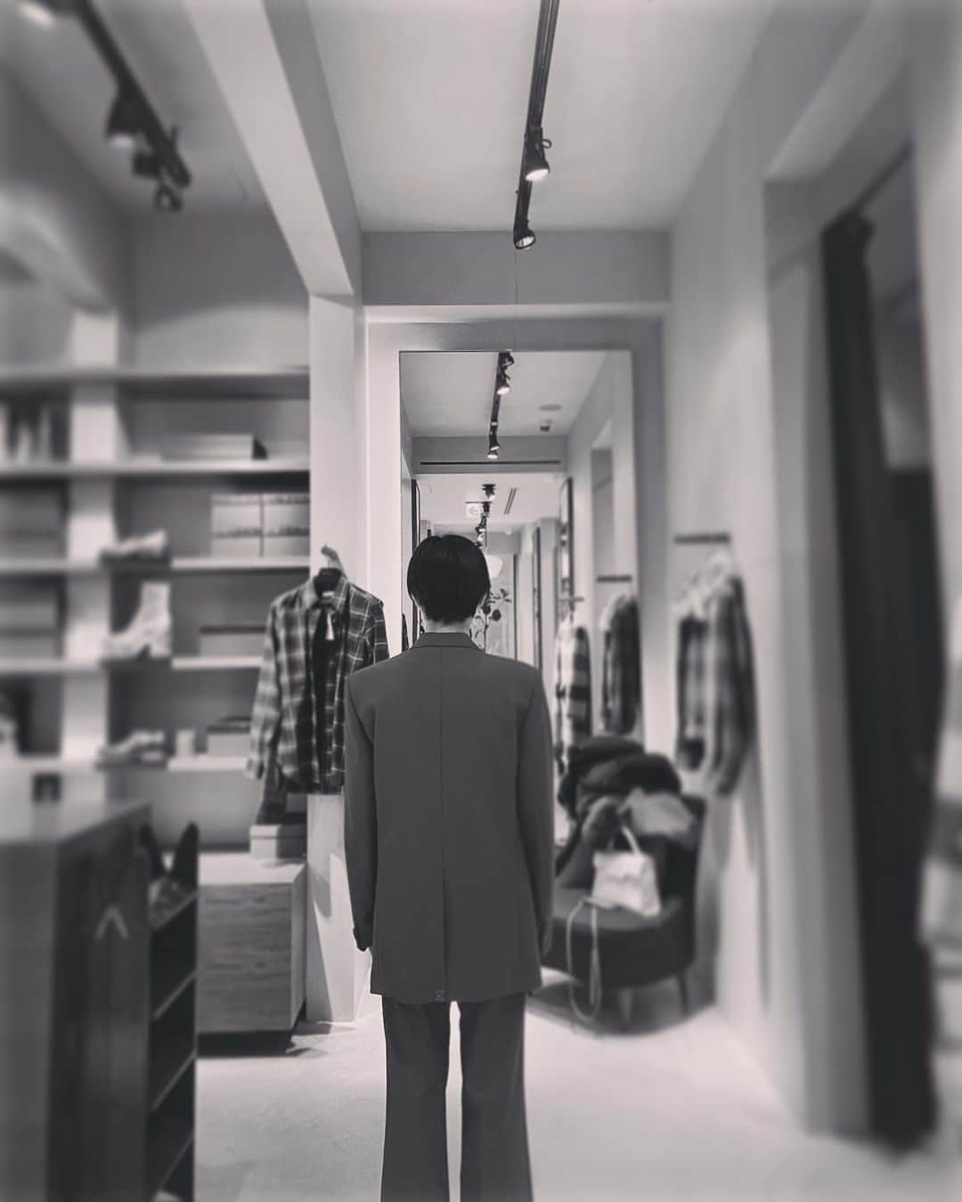 神崎恵さんのインスタグラム写真 - (神崎恵Instagram)「「おめでとう✨」  #2021 #成人の日   去年の1枚 あれこれとスーツ選び どれもこれも、いい思い出。」1月11日 21時02分 - megumi_kanzaki