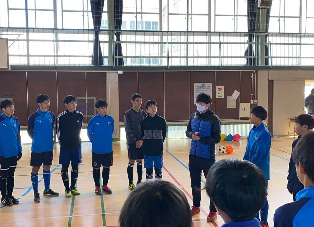 橋本光晟のインスタグラム：「【活動報告】  FC Vivo仙台さん、A.C Evolutivoさんでライフキネティックをやらせていただきました⚽️  おそらく、初めての動きばかりで戸惑ったかもしれませんが、元気良く楽しんで行っていただけたのではないかと思います！  ライフキネティックは失敗していいというのも一つの特徴なのですが、最初は成功する事をやろうとしてた場面もありましたが、最後はほとんど全員が失敗を恐れずチャレンジする事を楽しんでいたように感じました😊  このような機会を作ってくださった、Evolutivoの西條さん、Vivoの小野寺さん、本当にありがとうございました！  本日、ご参加いただいた皆さんもありがとうございました🙇‍♂️  パーソナル、チーム色々な面でやっていきたいなと思いますので是非、ご連絡下さい(^｡^)  #サッカー #宮城県 #仙台市 #サッカースクール #ジュニアユース #スポ少」